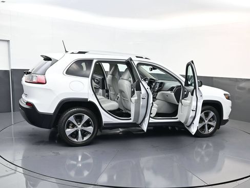 Used 2020 Jeep Cherokee Limited w/ Technology Group FWD image 29