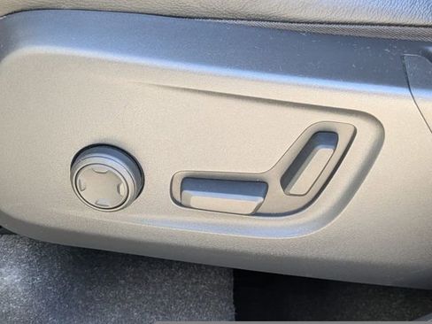 Certified 2024 Volvo XC40 B5 Core image 25