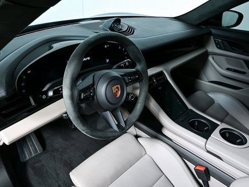 Certified 2022 Porsche Taycan GTS image 4