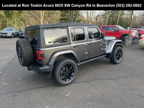 Used 2022 Jeep Wrangler Unlimited Sahara image 4