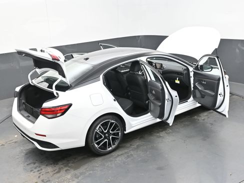 New 2025 Nissan Sentra SR w/ SR Premium Package image 44