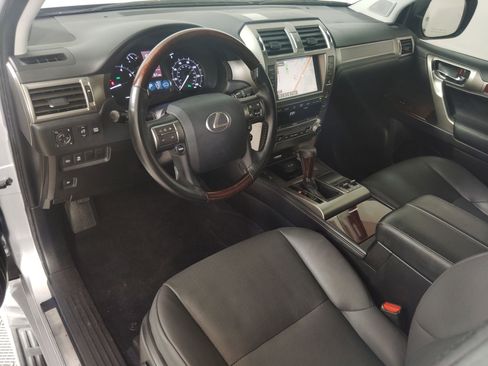 Used 2019 Lexus GX 460 image 4