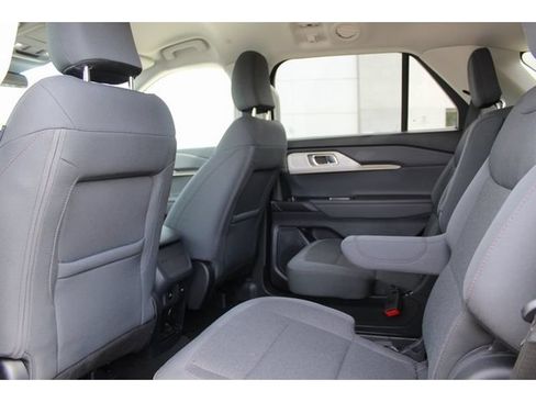 Used 2025 Ford Explorer Active AWD/4WD image 14