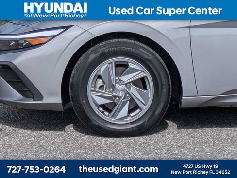 Used 2024 Hyundai Elantra SE FWD image 10
