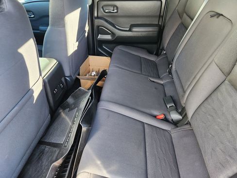 Used 2022 Nissan Frontier SV image 13