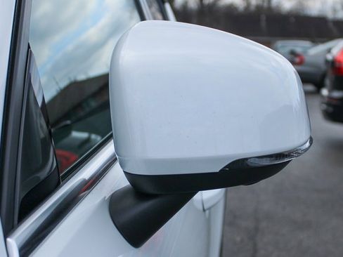 Used 2025 Volvo XC40 B5 Plus image 7