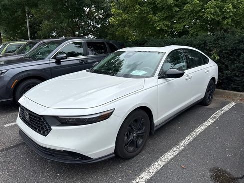 Used 2025 Honda Accord SE image 1