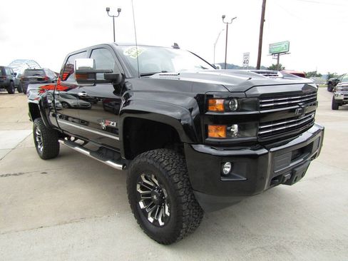 Used 2019 Chevrolet Silverado 2500 LTZ w/ Duramax Plus Package AWD/4WD image 2