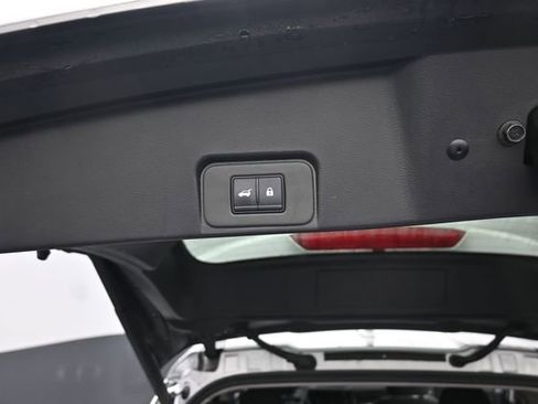 Used 2024 Nissan Rogue SV AWD/4WD image 7