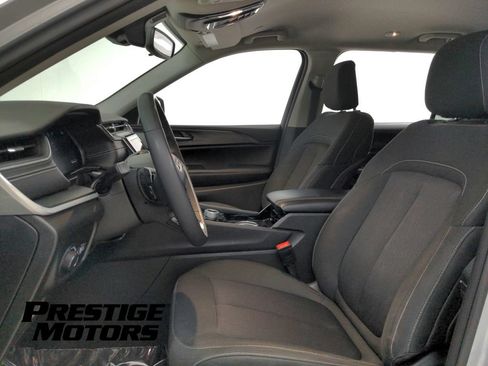 Used 2023 Jeep Grand Cherokee L Laredo w/ Luxury Tech Group I AWD/4WD image 14
