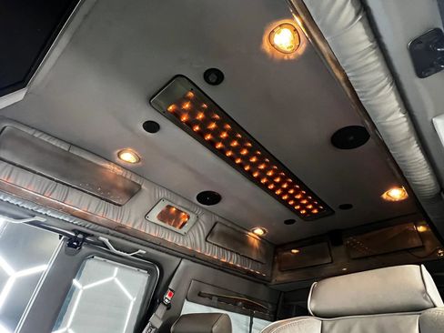 Used 2006 Chevrolet Express 1500 w/ Preferred Equipment Group image 33