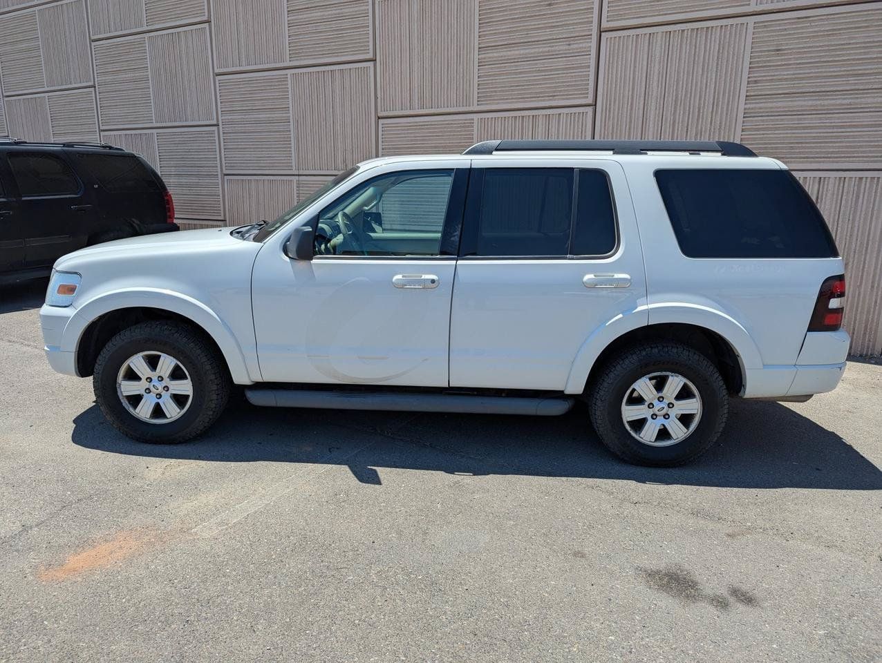 Used 2010 Ford Explorer XLT AWD/4WD image 2