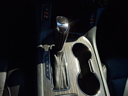 Used 2019 GMC Acadia SLT FWD image 15