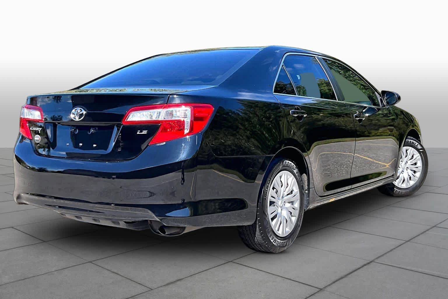 Used 2014 Toyota Camry LE FWD image 13