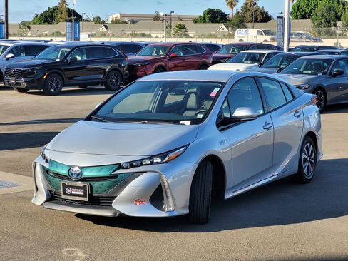 Used 2017 Toyota Prius Prime Premium image 7