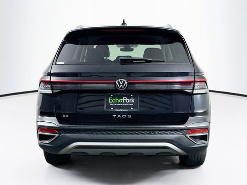 Used 2025 Volkswagen Taos SE FWD image 7