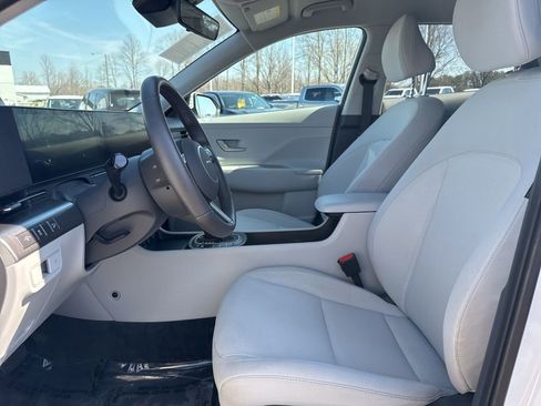 Used 2025 Hyundai Kona SEL image 9