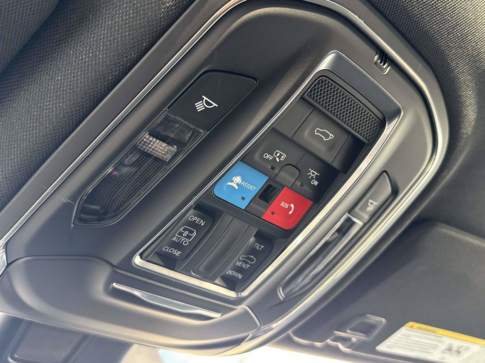Used 2025 Jeep Grand Cherokee Laredo X w/ Luxury Tech Group I AWD/4WD image 12