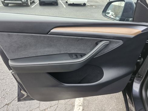 Used 2024 Tesla Model Y Long Range image 27