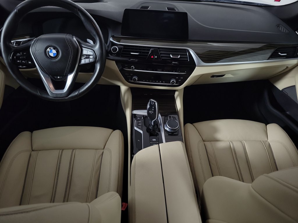 Used 2020 BMW 530i xDrive w/ Premium Package AWD/4WD image 10