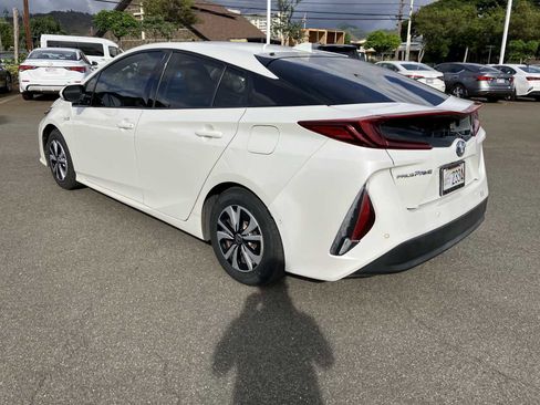 Used 2017 Toyota Prius Prime Plus image 4