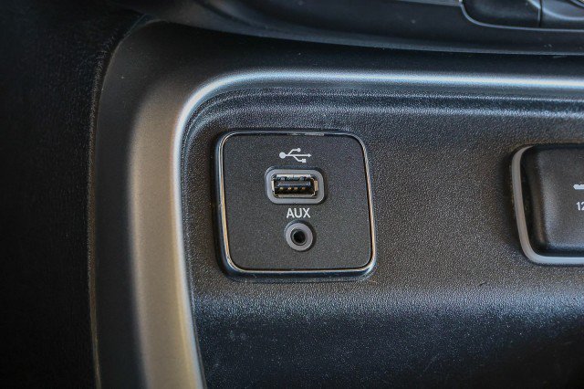 Used 2018 Jeep Compass Latitude w/ Popular Equipment Group FWD image 18
