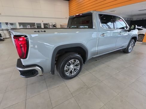 Used 2025 GMC Sierra 1500 SLT AWD/4WD image 9
