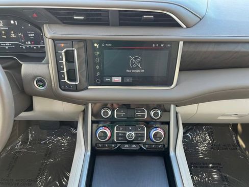 Used 2022 GMC Yukon Denali AWD/4WD image 12