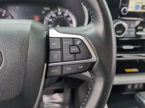 Used 2023 Toyota Highlander XLE image 22