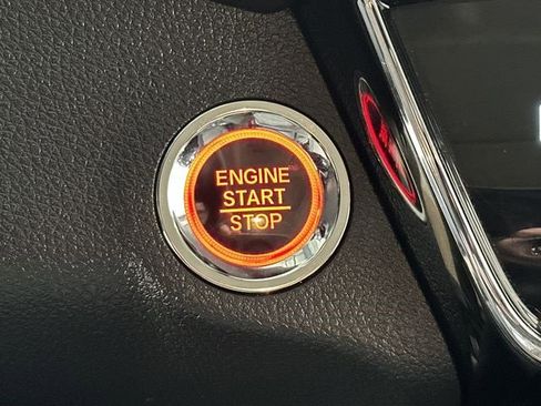 Used 2021 Honda HR-V EX-L image 11