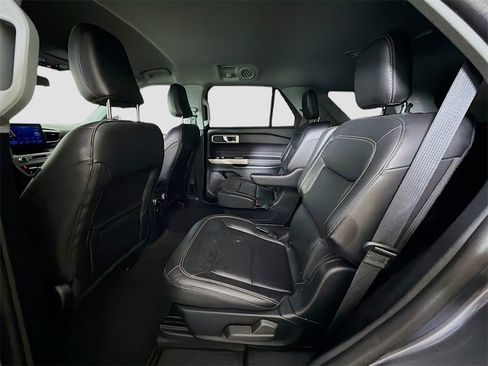 Used 2022 Ford Explorer XLT w/ Equipment Group 202A image 22