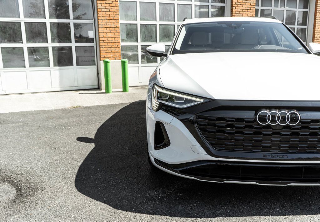 Used 2024 Audi Q8 e-tron Premium AWD/4WD image 28