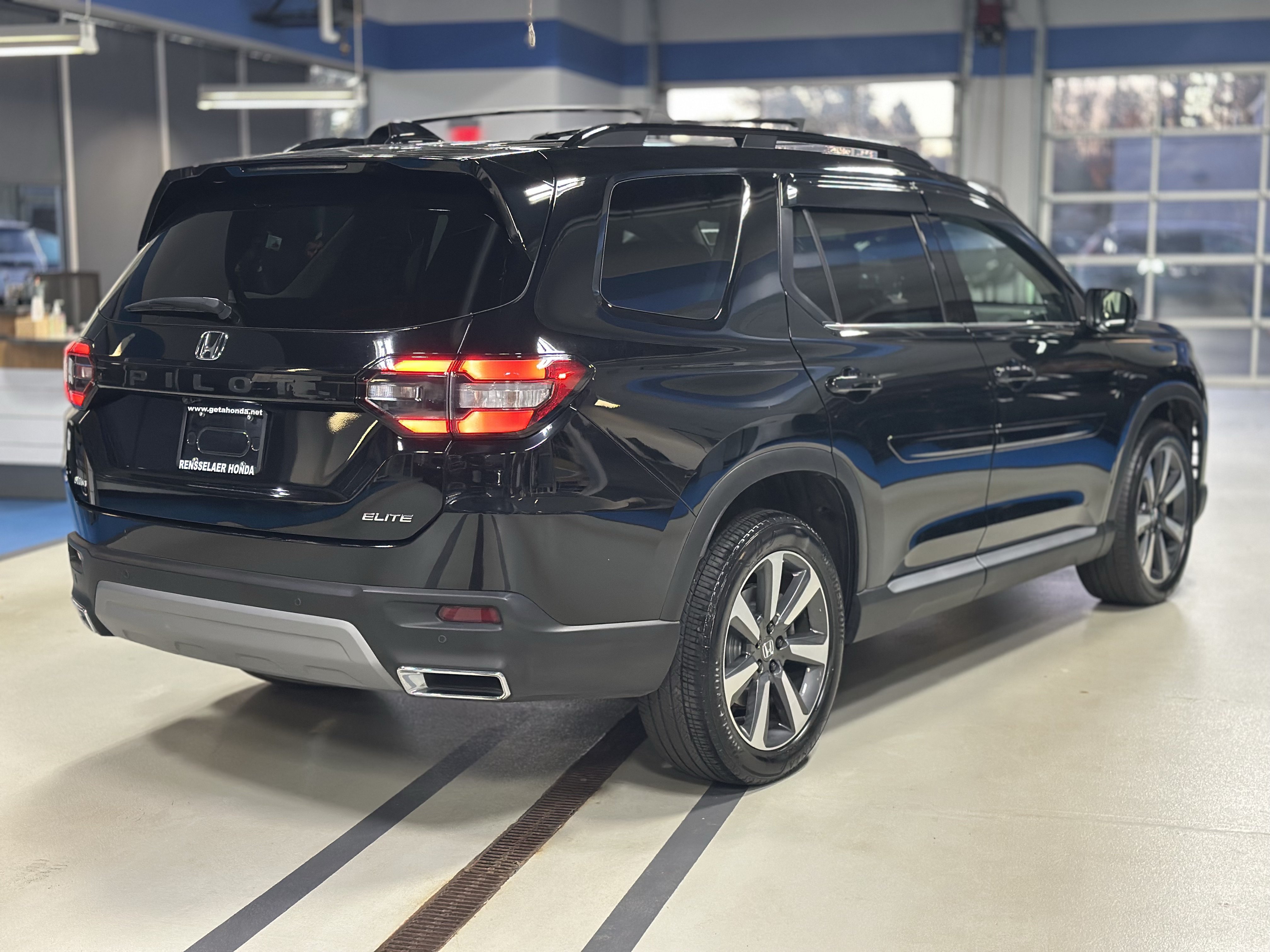 Used 2023 Honda Pilot Elite image 5
