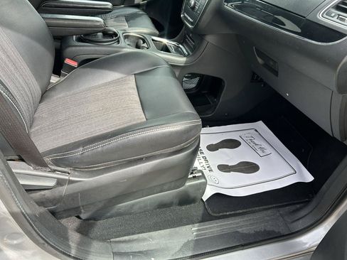 Used 2014 Chrysler Town & Country S FWD image 11