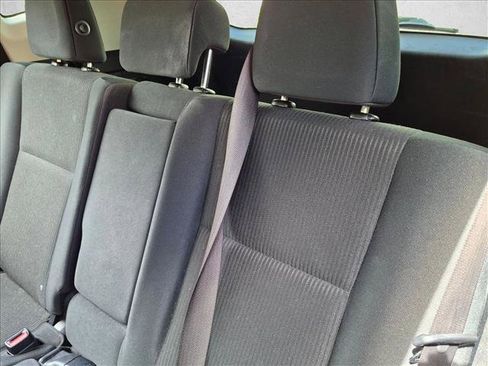 Used 2018 Toyota RAV4 LE FWD image 19