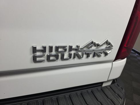 Used 2022 Chevrolet Silverado 2500 High Country w/ Z71 Off-Road Package AWD/4WD image 33