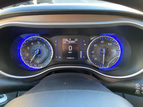 Used 2021 Chrysler Voyager Lxi image 12