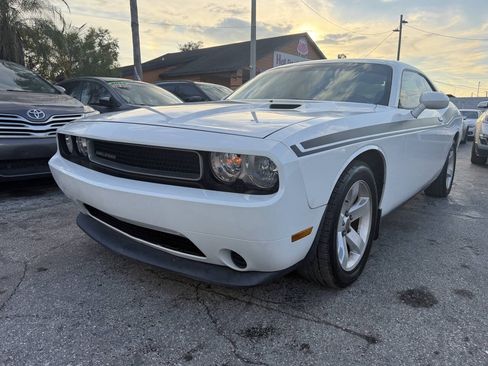 Used 2013 Dodge Challenger SXT RWD image 2