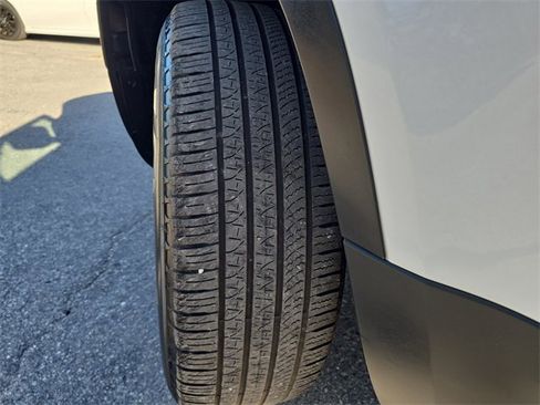 Used 2025 Land Rover Defender 110 S image 29