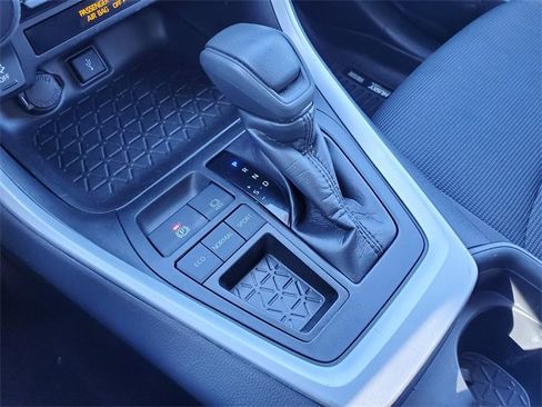 Used 2020 Toyota RAV4 LE w/ Carpet Mat Package image 27