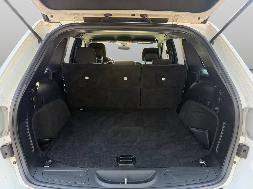 Used 2018 Jeep Grand Cherokee Laredo AWD/4WD image 23