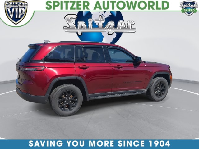 Used 2024 Jeep Grand Cherokee Altitude AWD/4WD image 3