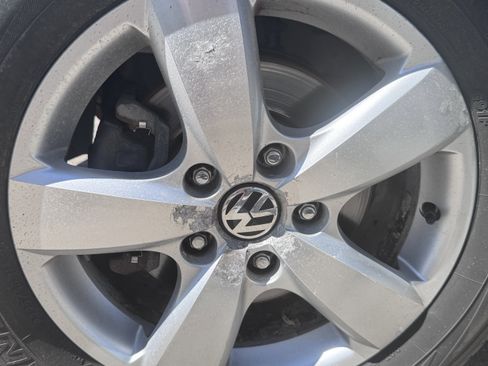 Used 2011 Volkswagen Routan SEL FWD image 62