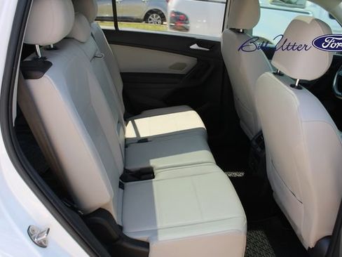 Used 2021 Volkswagen Tiguan SE FWD image 12
