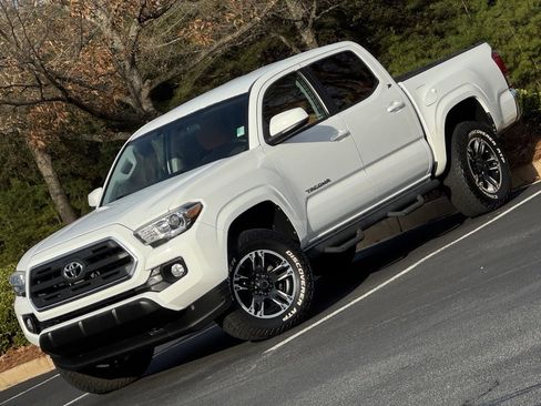 Used 2016 Toyota Tacoma SR5 image 1