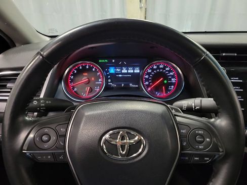 Used 2018 Toyota Camry XSE FWD image 15