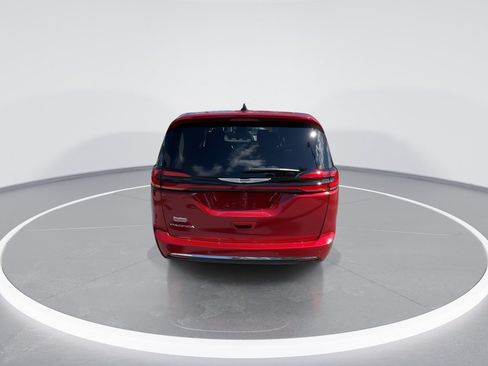 Used 2024 Chrysler Pacifica Touring-L FWD image 16