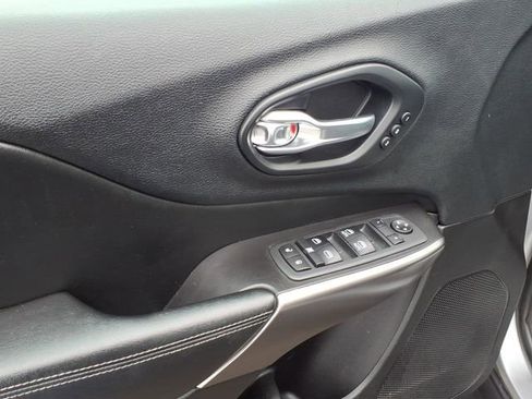 Used 2020 Jeep Cherokee Limited image 11