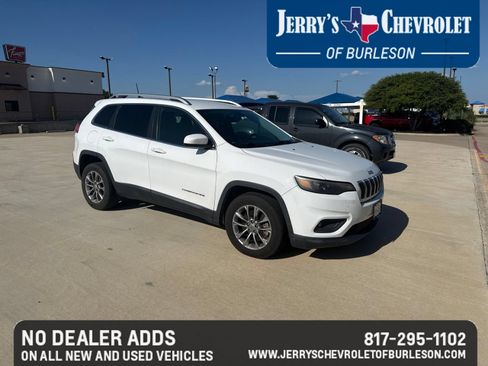 Used 2019 Jeep Cherokee Latitude Plus w/ Comfort/Convenience Group FWD image 4