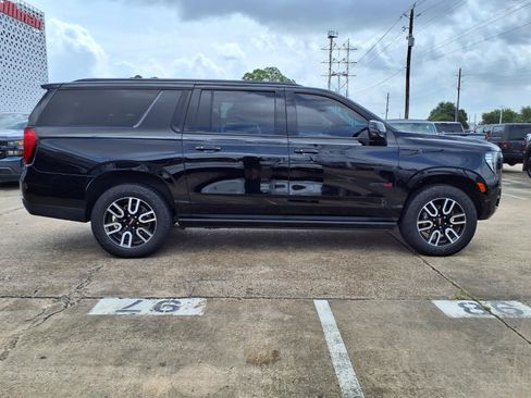 Used 2024 GMC Yukon XL AT4 w/ Technology Package AWD/4WD image 29